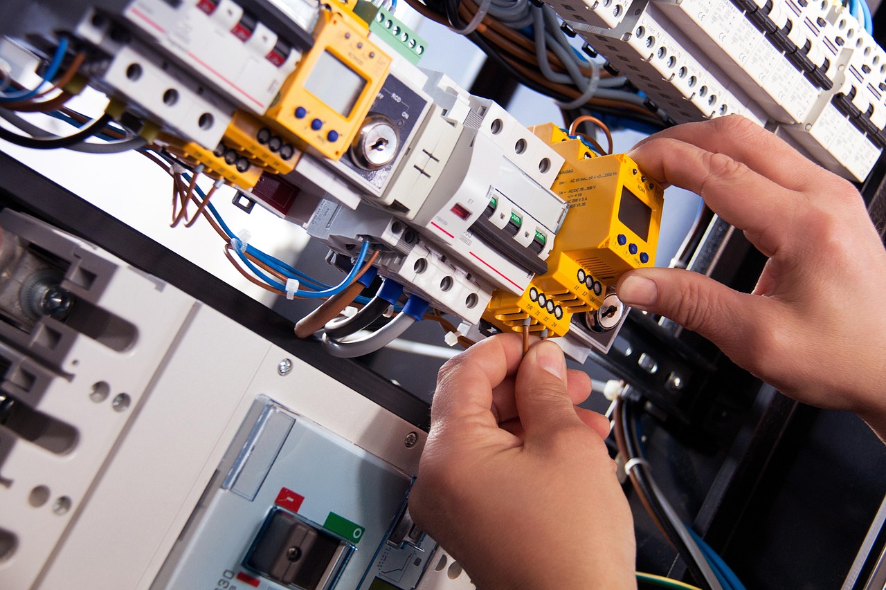 Assurance RC décennale électricien : les critères et garanties qui font vraiment varier votre tarif